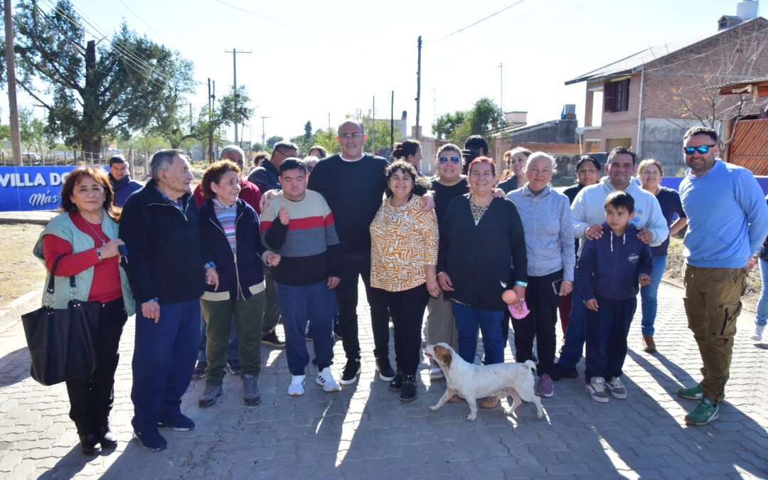 EL INTENDENTE MAXIMILIANO RIVAROLA DEJÓ INAUGURADAS LAS OBRAS DE LA CALLE 17 DE OCTUBRE