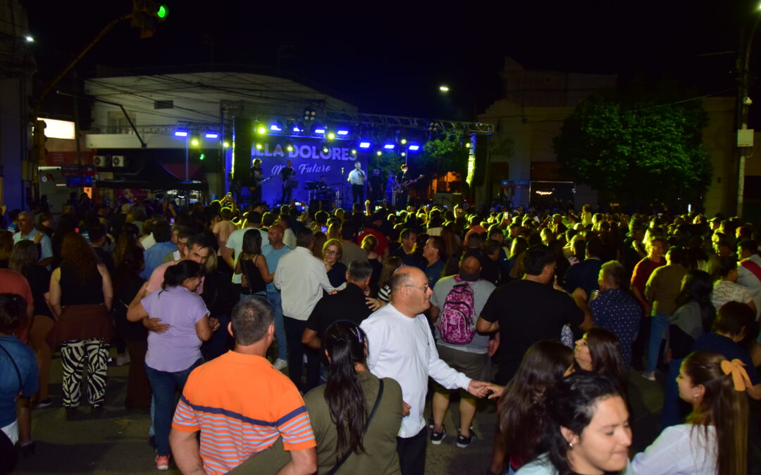 MULTITUDINARIO FESTEJO POR EL DÍA DE LA MADRE EN PLAZA MITRE
